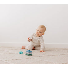 Load image into Gallery viewer, Bubble Silicone Star Stack & Play