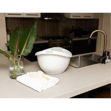 Load image into Gallery viewer, Bubble Cuddle Baby Bath with Bath Seat - White