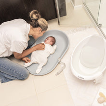 Load image into Gallery viewer, Bubble Cuddle Baby Bath with Bath Seat - White