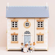 Load image into Gallery viewer, Le Toy Van Wooden Dolls House Family