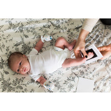 Load image into Gallery viewer, Pearhead Babyprints Photo Frame - White