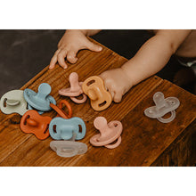 Load image into Gallery viewer, Suavinex Colour Essence All Silicone Soother with SX Pro Physiological Teat 6-18M - Green