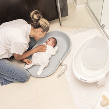 Load image into Gallery viewer, Bubble Cuddle Baby Bath with Bath Seat - White
